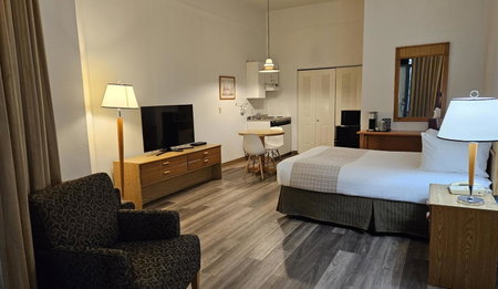 The Cedars Inn Hotel & Convention Centre, Gibsons, Canada