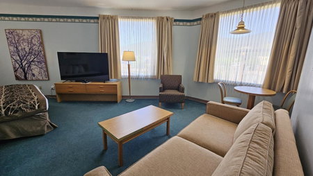 The Cedars Inn Hotel & Convention Centre, Gibsons, Canada