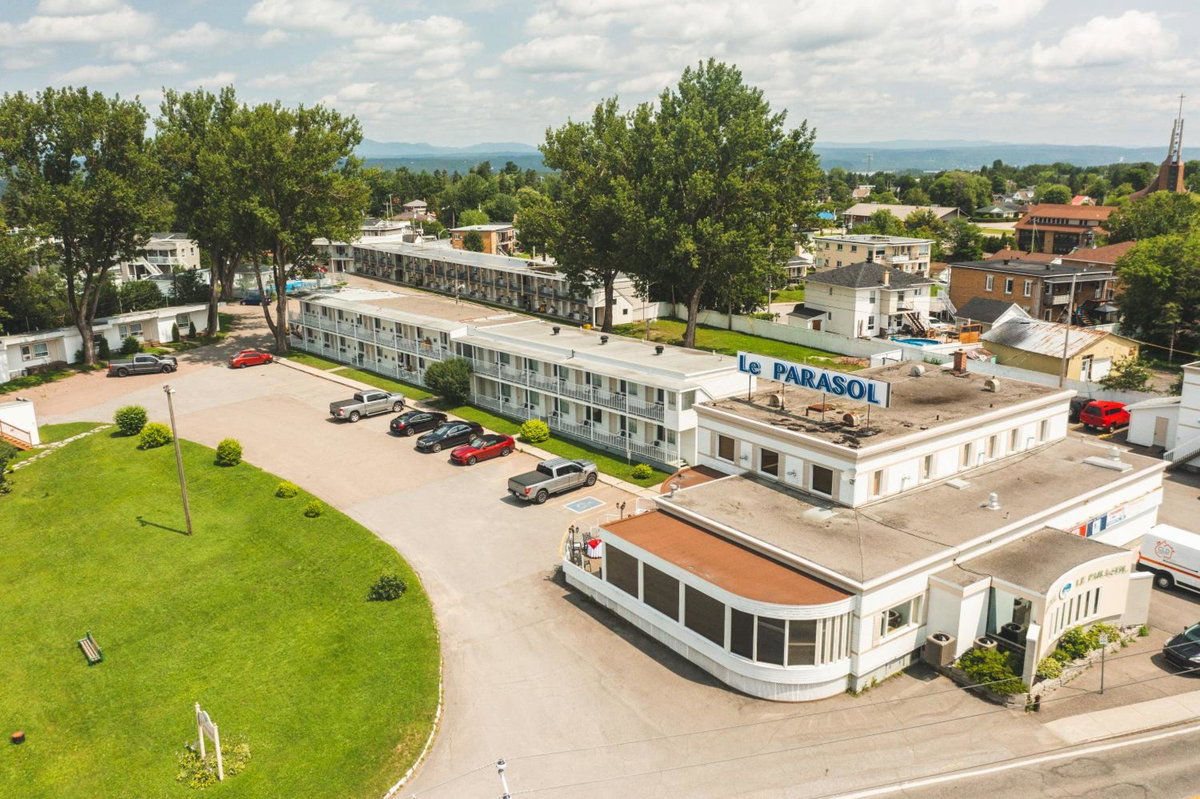 Hotel · Auberge le Parasol, Saguenay