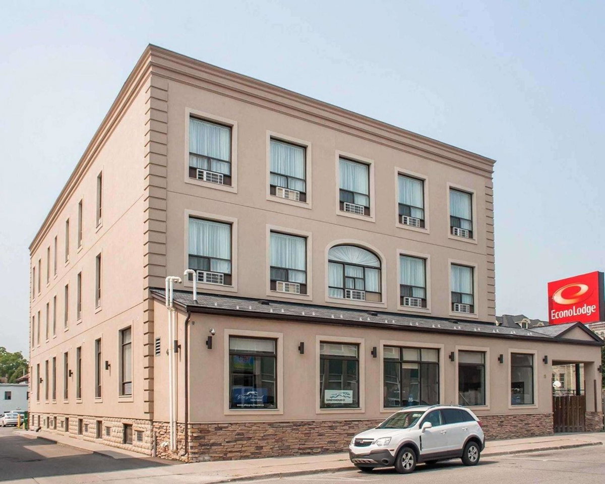 Отель · Woodstock Inn and Suites, Woodstock