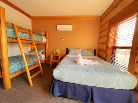Bear's Claw Lodge, Cache Creek, Canada