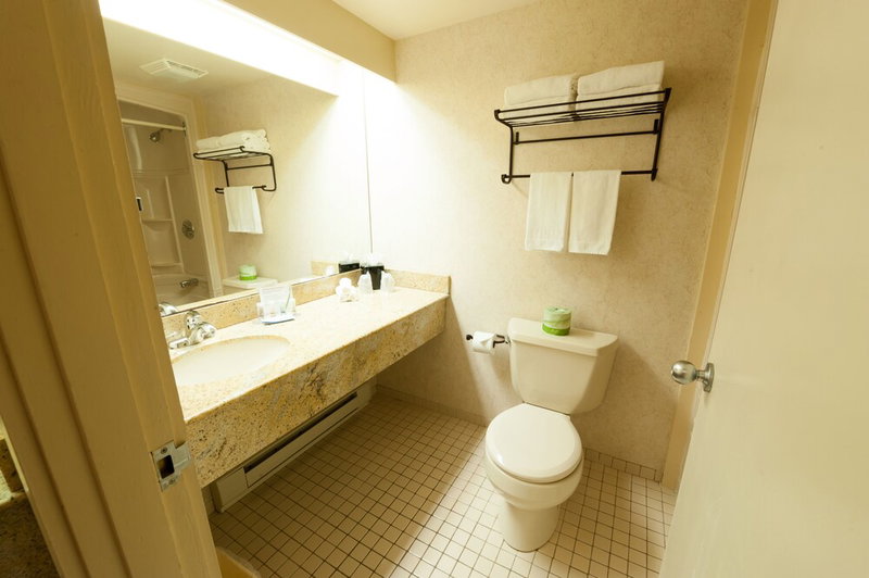 Pinestone Resort & Conference Centre, Dysart et al, Canada