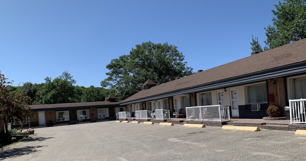 Hotel · Sword Motor Inn, Bancroft