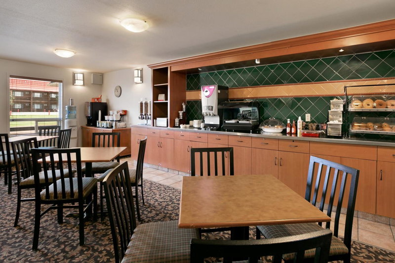 Super 8 by Wyndham Slave Lake AB, Slave Lake, Canada