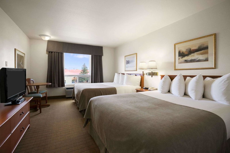 Super 8 by Wyndham Slave Lake AB, Slave Lake, Canada
