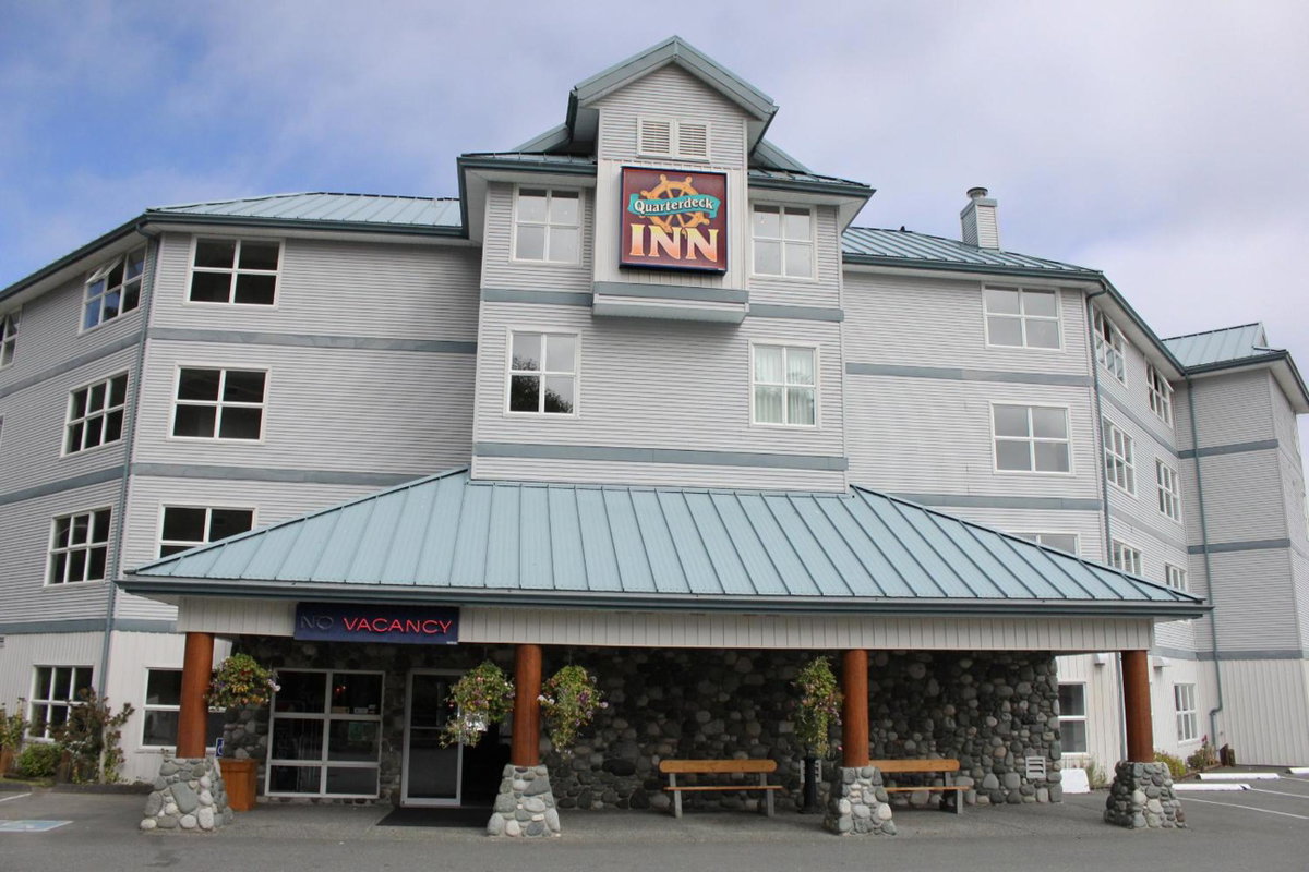 Hotel · Quarterdeck Inn Port Hardy, Port Hardy