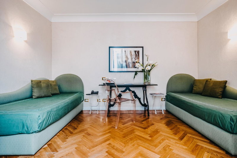 Costantinopoli 104, Naples, Италия