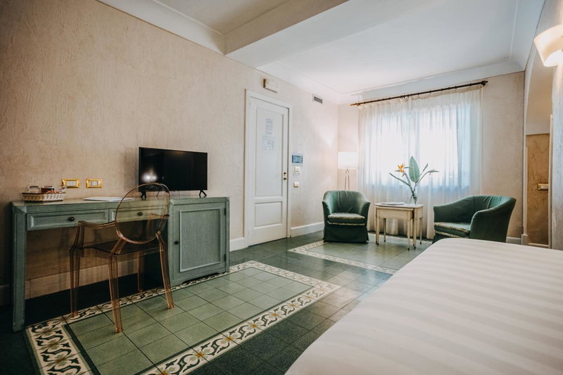 Costantinopoli 104, Naples, Италия