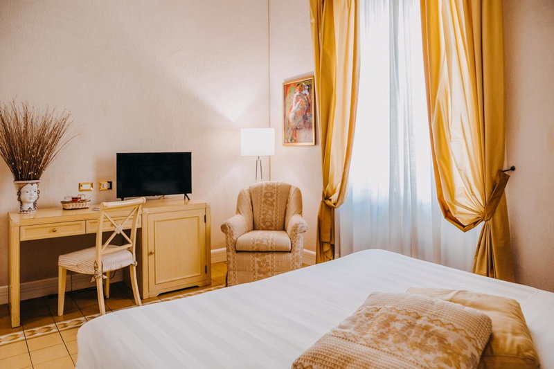 Costantinopoli 104, Naples, Италия