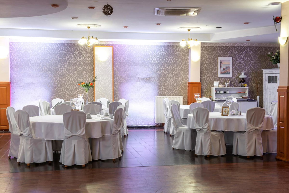 First Hotel, Polonia