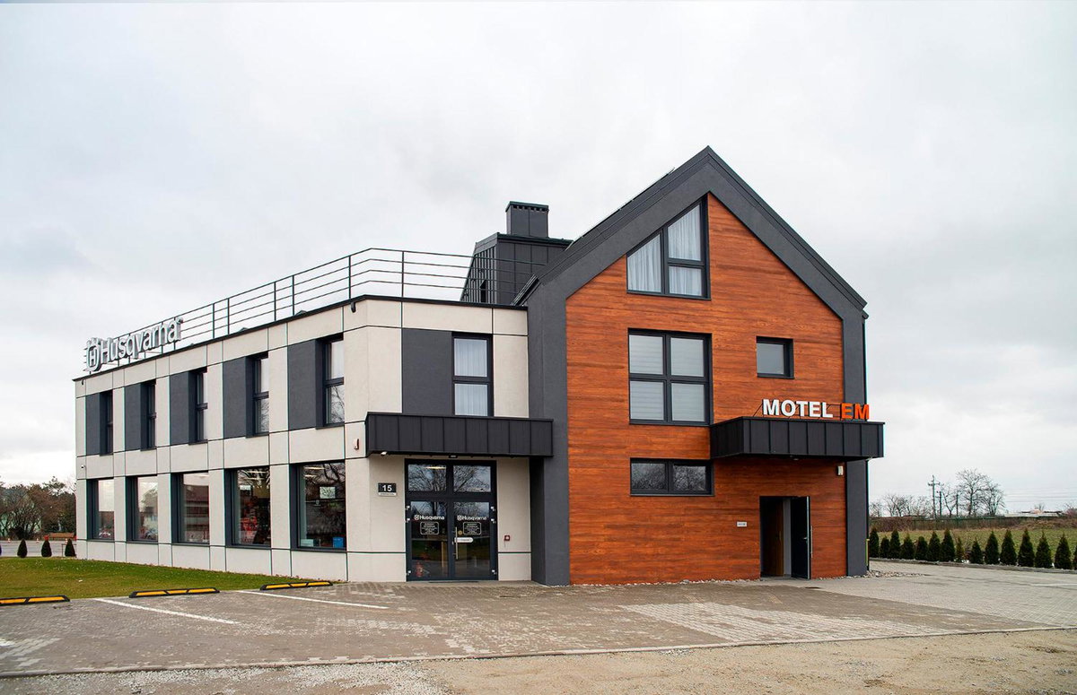Hôtel · Nocleg EM, Olesnica
