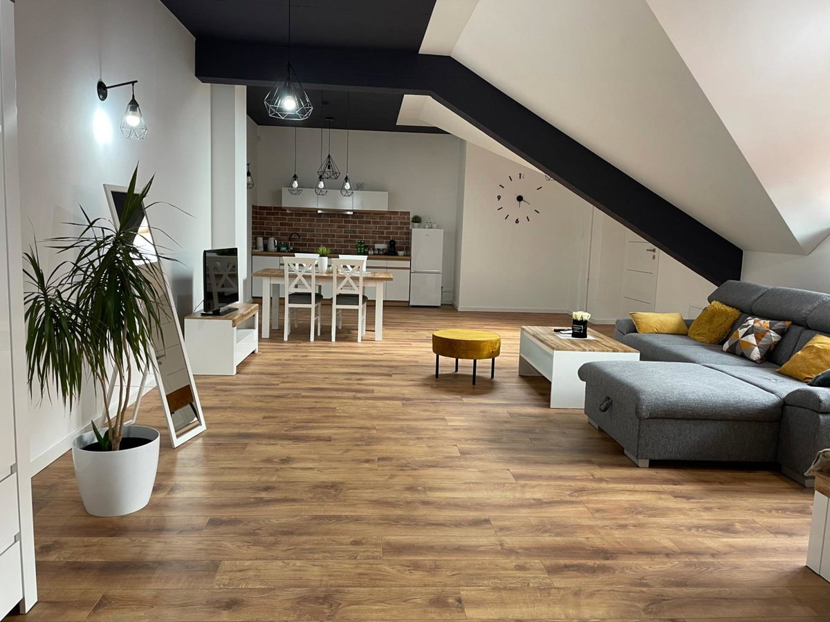 Hotel · Apartament Rynek 13 z parkingiem - Centrum Bochni, Bochnia