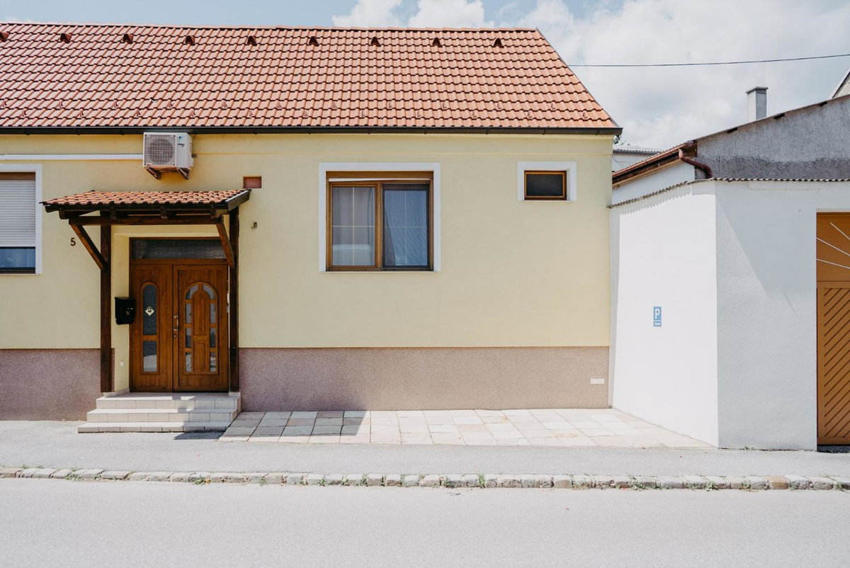 Hotel · Apartment RADO 75m2 mit Garten und Terrasse, Winden Am See