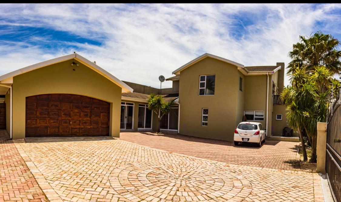 Hotel · The Russel Guest House, Port Elizabeth