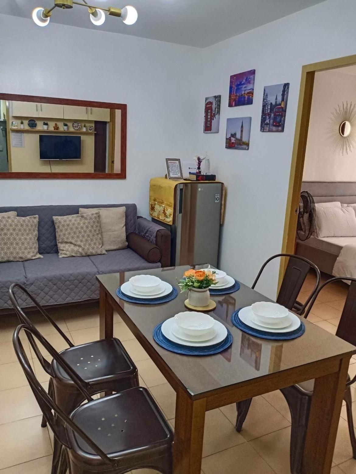 Hotel · One Spatial Two Bedroom Condominium Unit with Pool and free Netflix and wifi, Iloilo