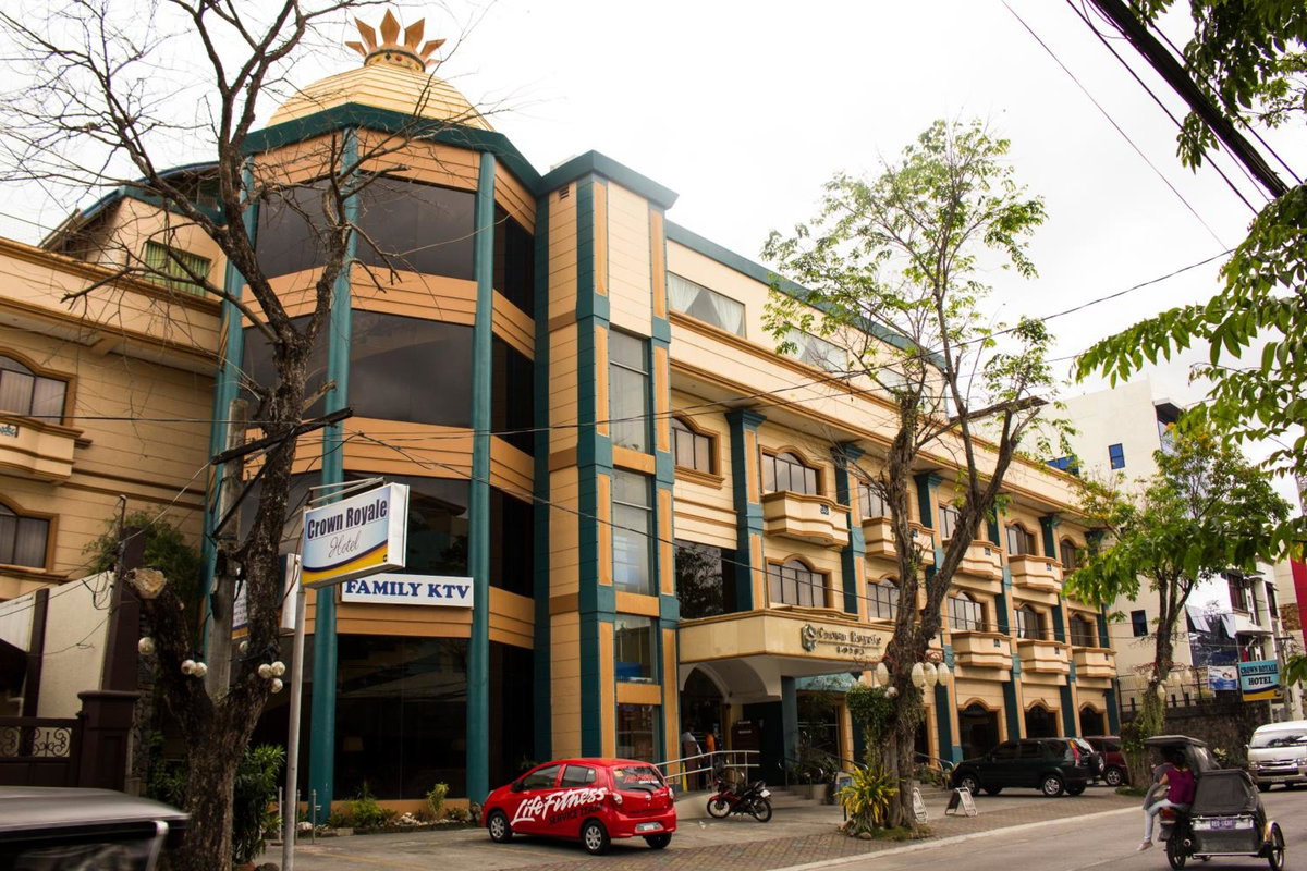 Hotel · Crown Royale Hotel, Balanga