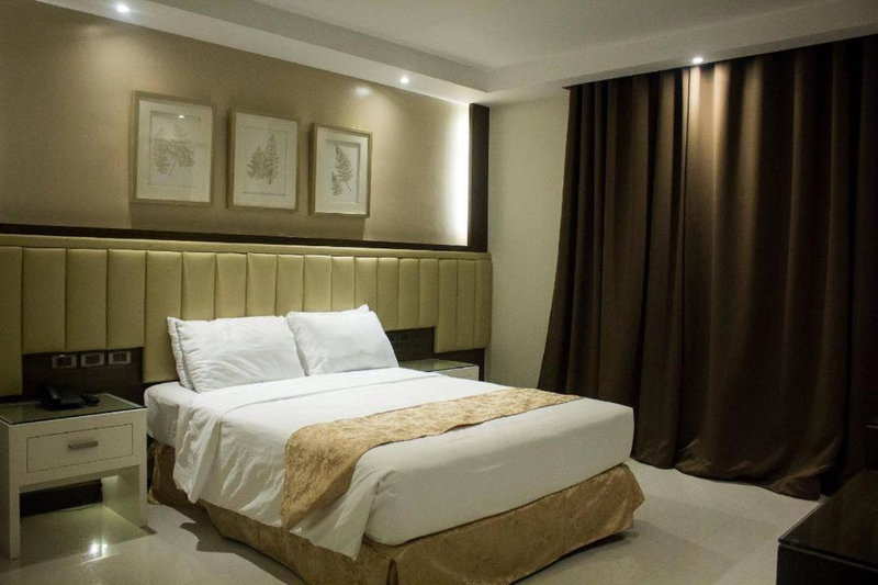Crown Royale Hotel, Balanga, Philippines
