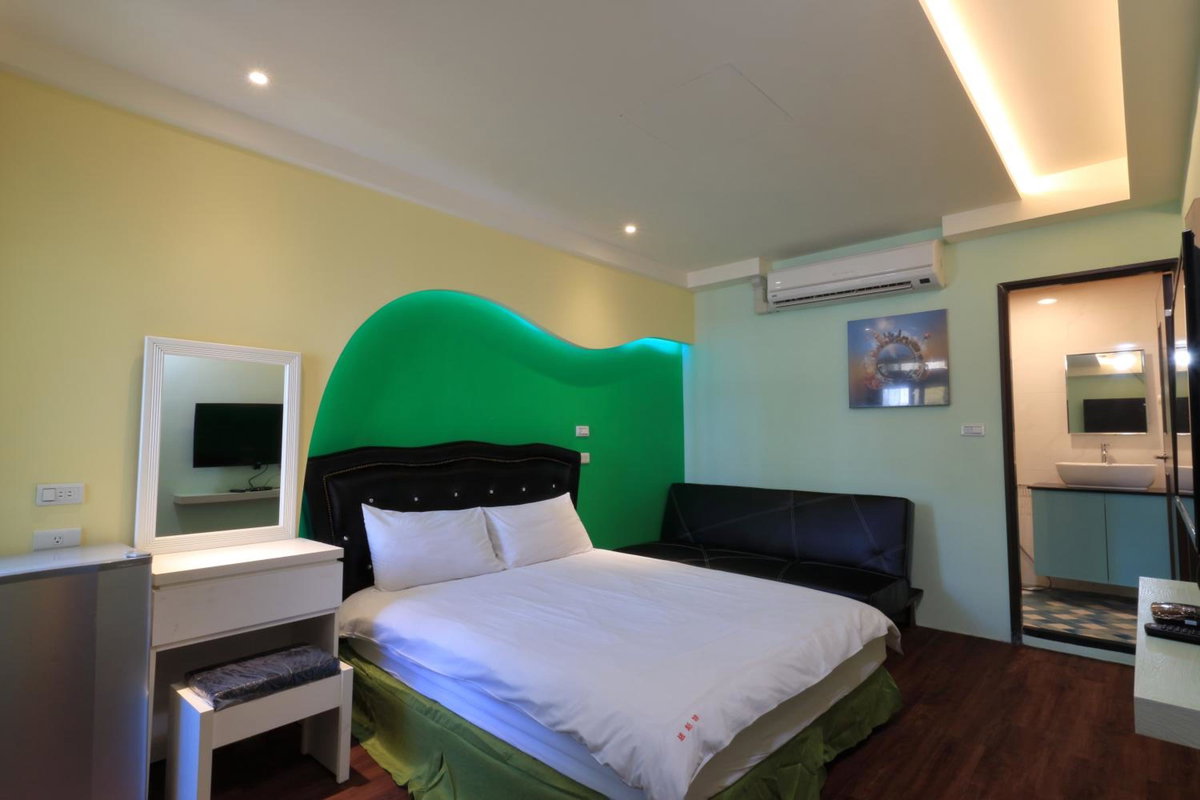 Hotel · Amir B&B train station & elevator with parking lot, Hualien City
