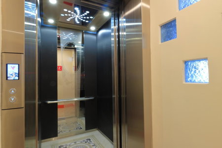 Amir B&B train station & elevator with parking lot, Hualien City, 台湾