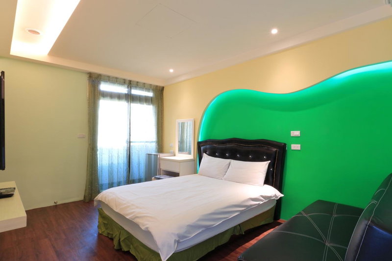 Amir B&B train station & elevator with parking lot, Hualien City, 台湾