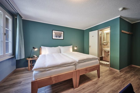 5th Floor Basic Rooms - shared bathrooms, Interlaken, Suiza