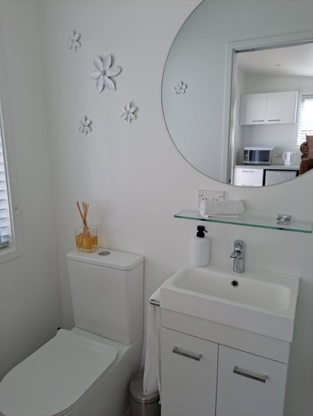 Pod bach on Tweed, Tauranga, New Zealand