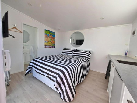 Pod bach on Tweed, Tauranga, New Zealand