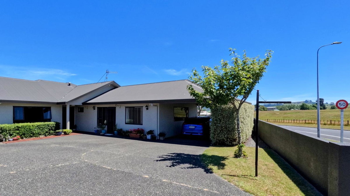 Hotel · Almost Country, Taupo