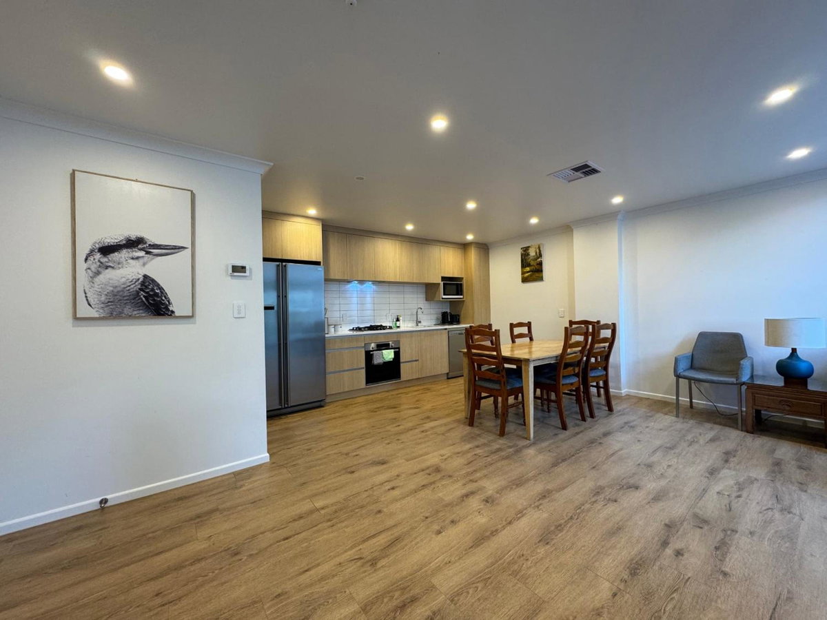 NO PARTY ALLOWED, Entire Brand New 3 bedroom townhouse, free unlimited fibre wifi and free parking, Neuseeland