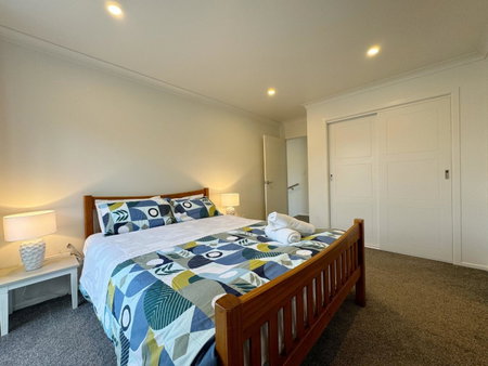 NO PARTY ALLOWED, Entire Brand New 3 bedroom townhouse, free unlimited fibre wifi and free parking, Wellington, New Zealand