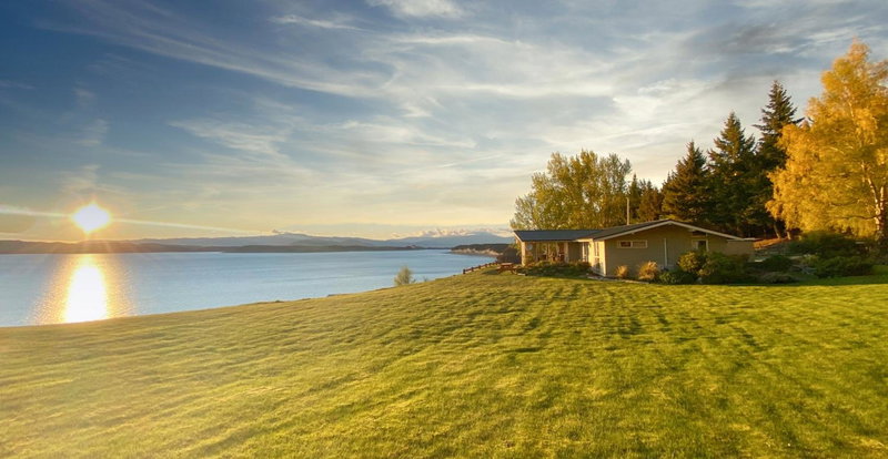 Pukaki Lakeside Getaway NZ, Lake Pukaki, New Zealand