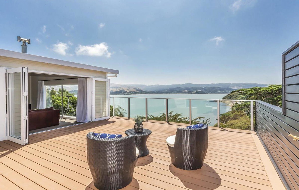 Hotel · Whitby sea view, Porirua