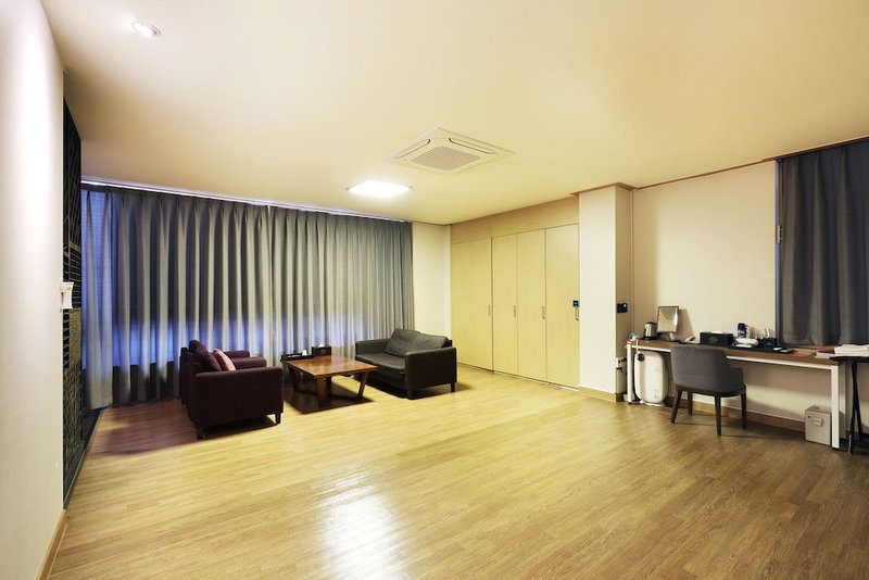 Bolton Hotel, Masan, South Korea