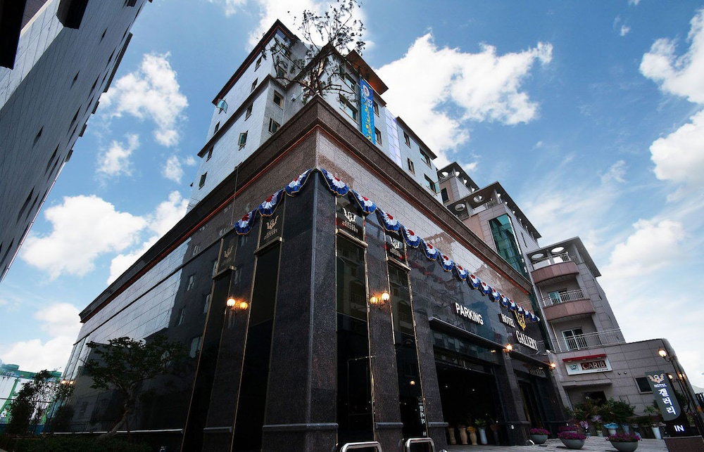 Отель · Hotel Gallery, Tongyeong
