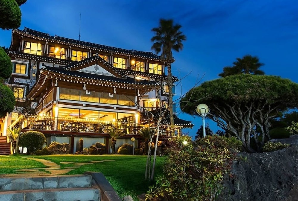 Jeju Hanok Hotel Hallagung, South Korea