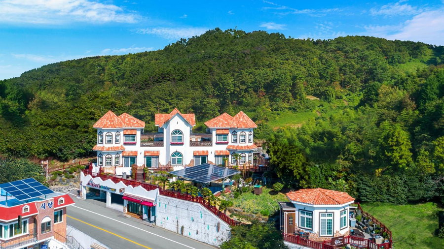 Red Praha Pension, Sinhyeon, 대한민국