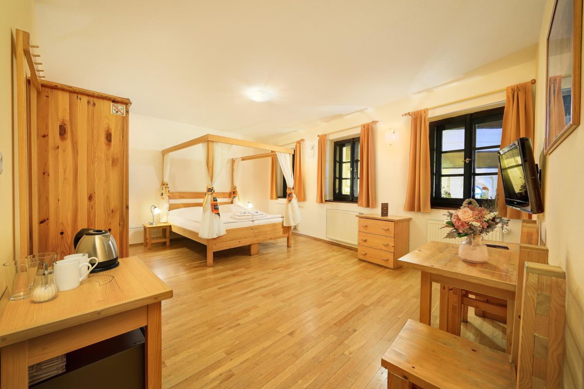 Hotel Garni Myší Díra, Czechia