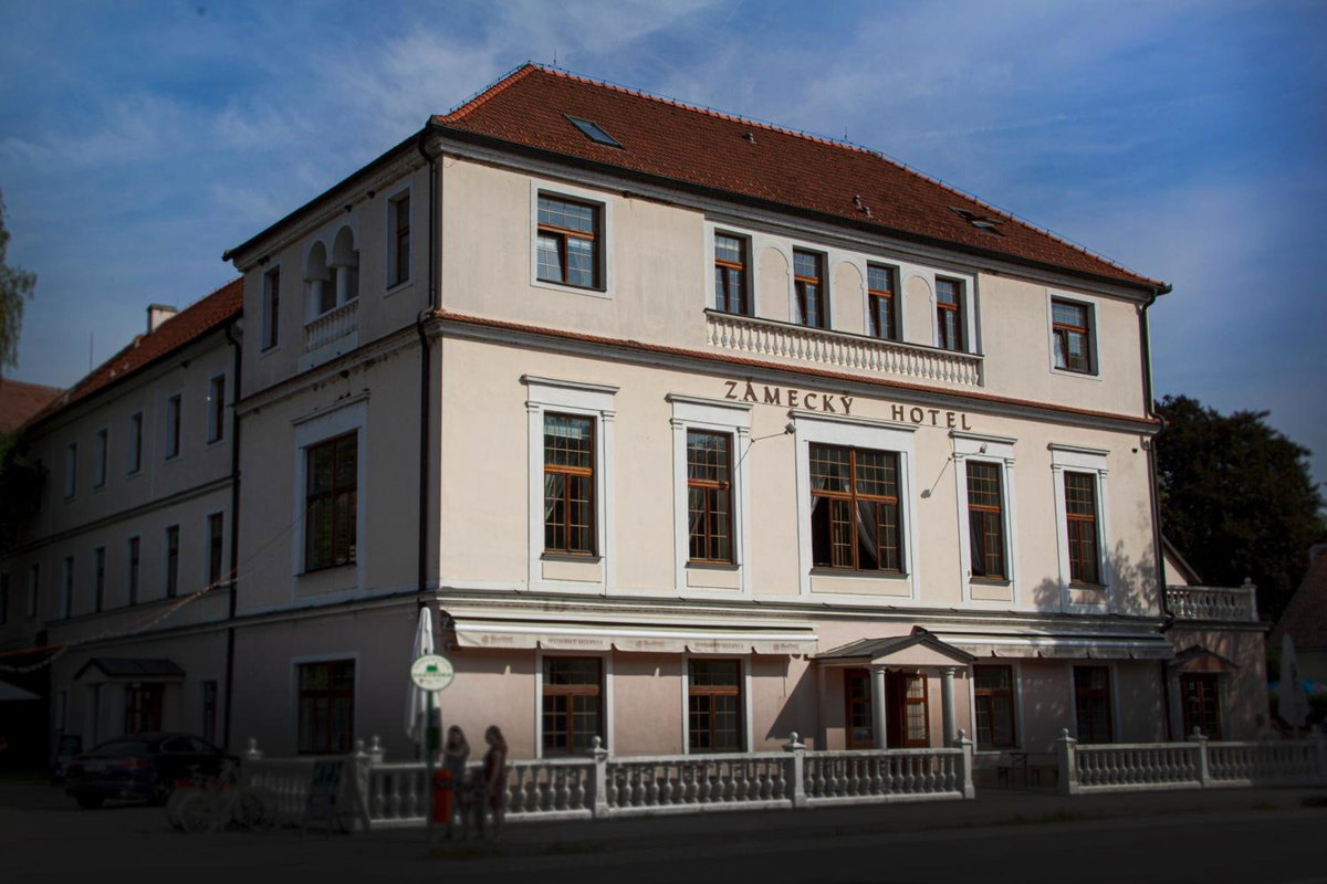 Grandhotel Sluchátko - EX Zámecký hotel, Tchéquie