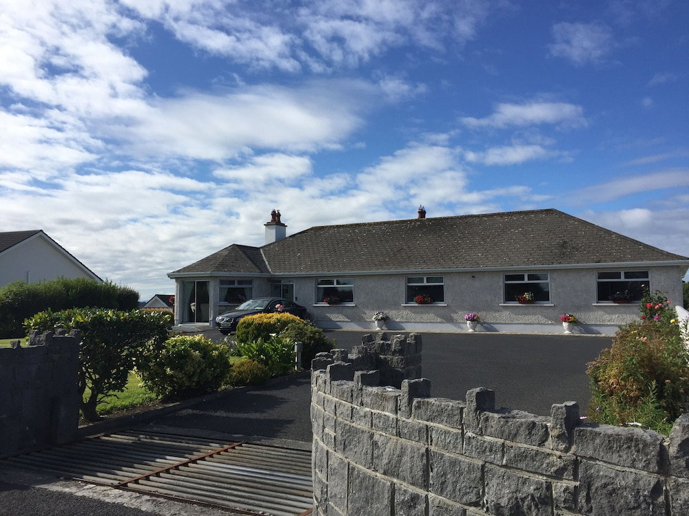 Hotel · Seacrest B&B, Galway