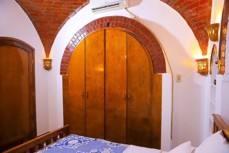 Shahhat View House, Charming Private Villa in Luxor West Bank with Habu Temple Views, for up to 6 guests, At Tarif, Egypt
