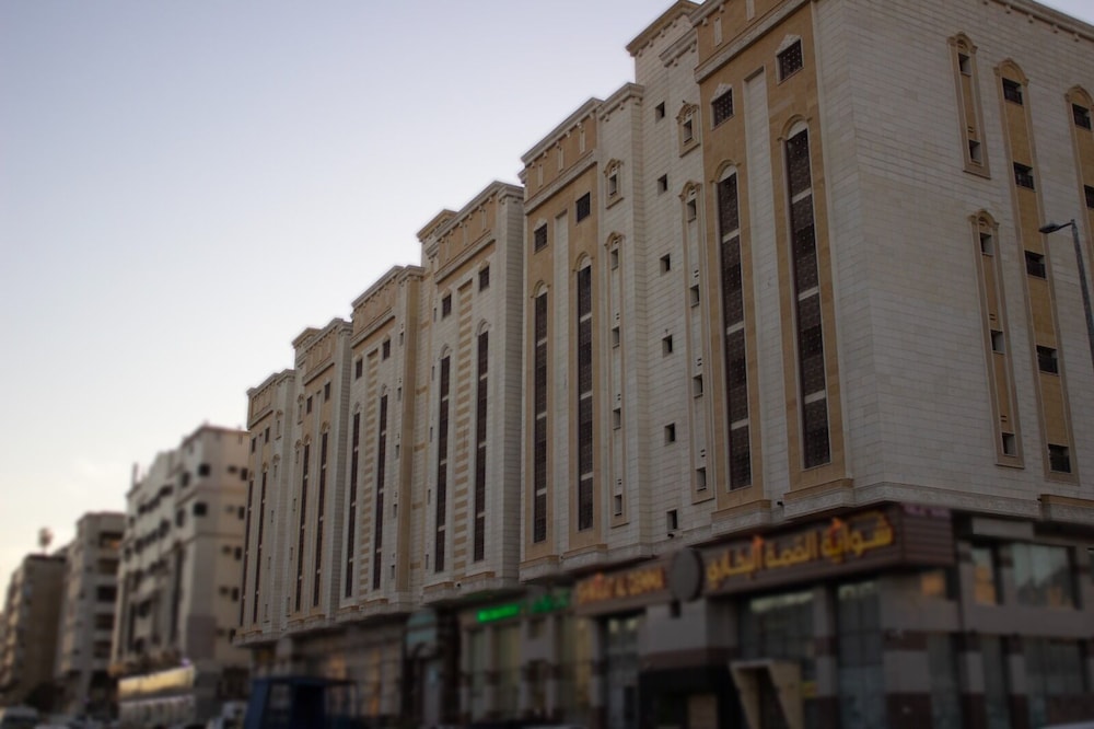 Отель · Abraj Almarzam Hotel, Madinah