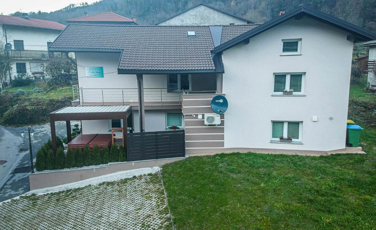Hotel · Hiša Bohinc z wellnessom, Tolmin
