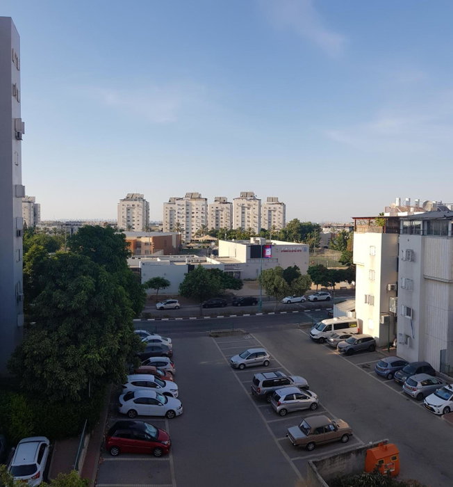 Cozy Flat with Parking well-placed near TLV Airport, Lod, Israel