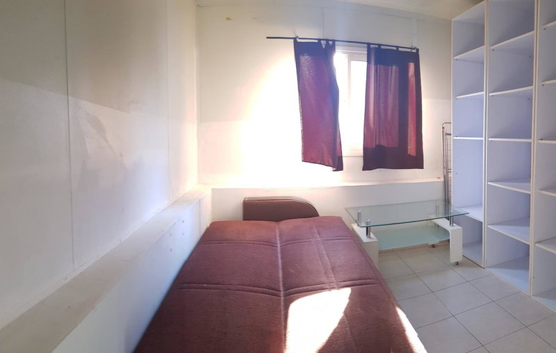 Cozy Flat with Parking well-placed near TLV Airport, Lod, Israel
