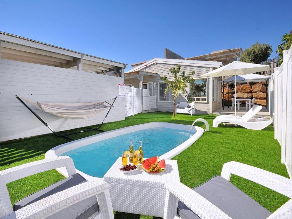 La Pace, Israel