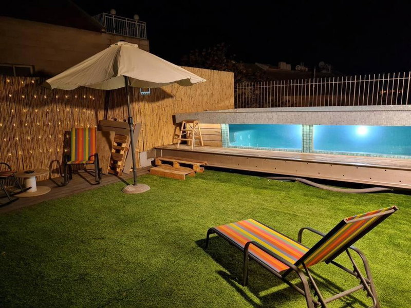 Private Swimming Pool! Studio Apartment with Private Pool, Meqor H̱ayyim, Израиль