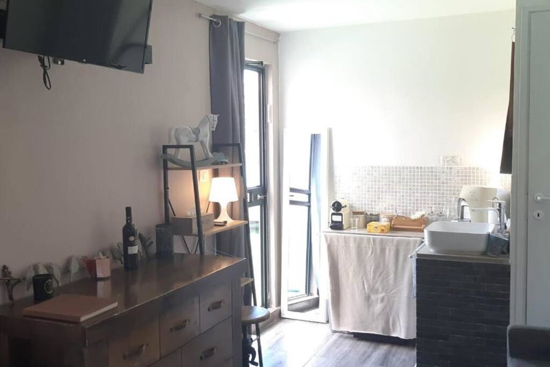 Private Swimming Pool! Studio Apartment with Private Pool, Meqor H̱ayyim, Израиль