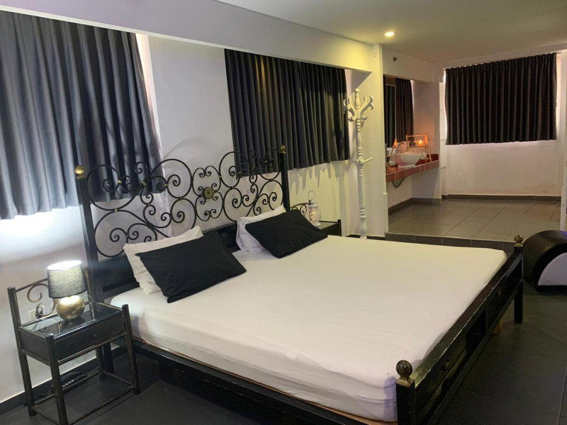 Spat Rooms VIP, Petaẖ Tiqwa, Israël