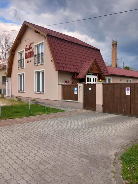 Kata Panzió, Oroszlány, Ungarn
