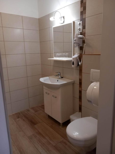 Kata Panzió, Oroszlány, Ungarn